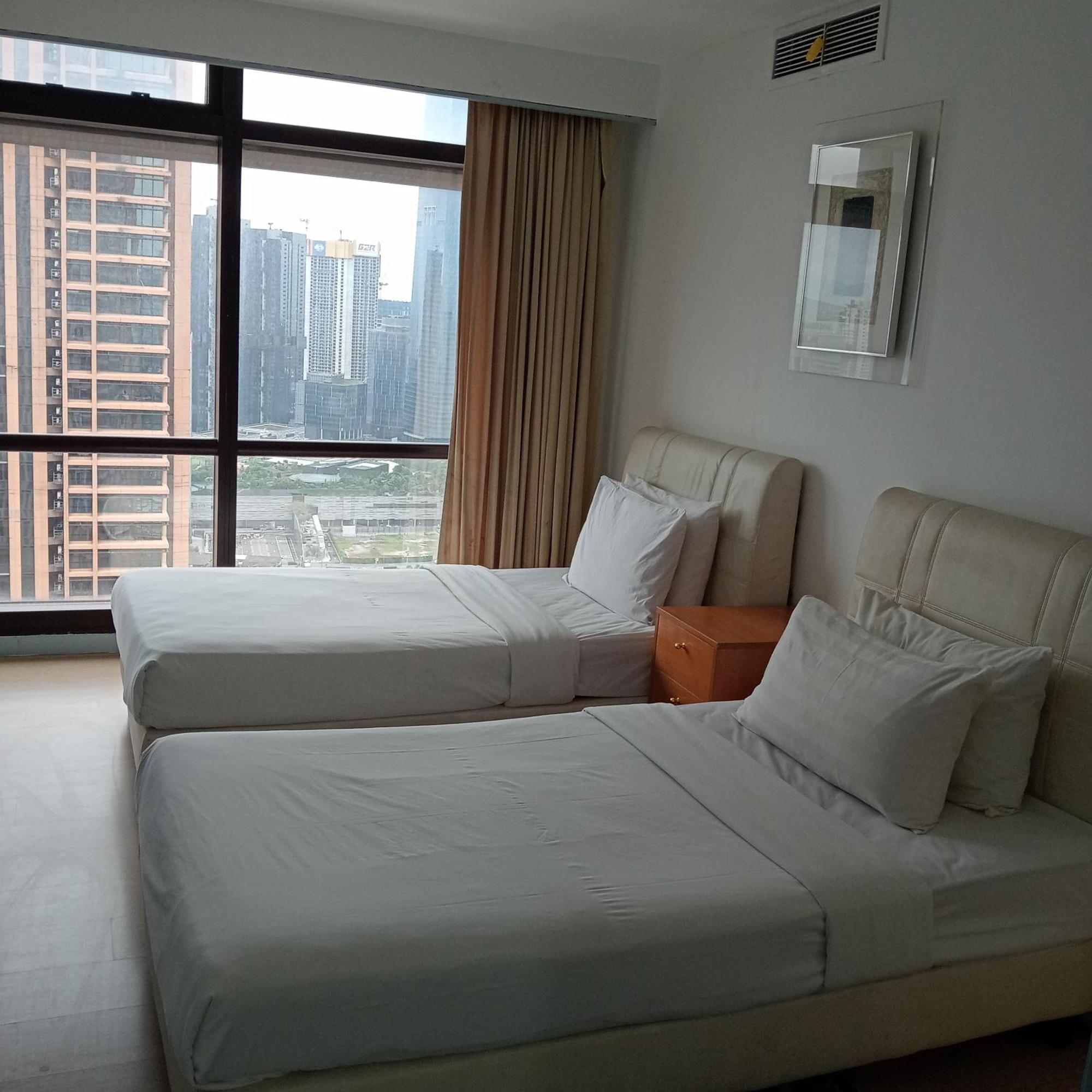 Loyal At Times Square Apartemen