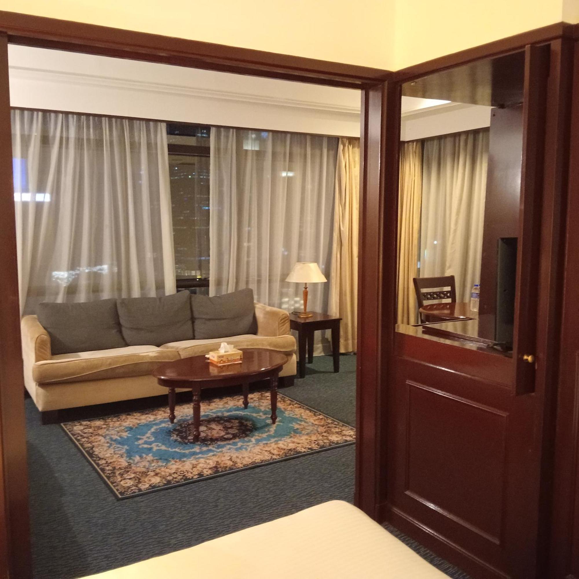 Loyal At Times Square Apartemen
